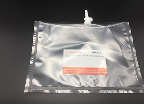 表示先订购一批无菌采样袋产品，问是否能在今天发货，如到货使用中没有问题之后，就签订长期合作订单。